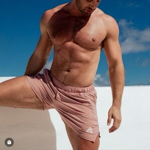 ATHLETEGY NEW YORK Quad Shorts 2.0 Mens Small 5” Running Shorts. Ash Rose. NEW